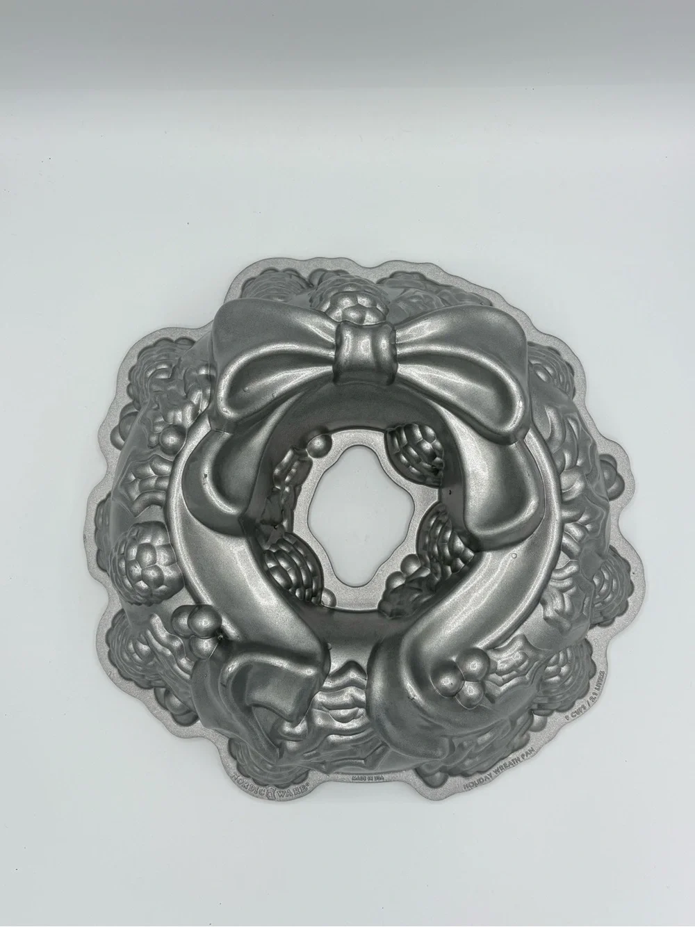 Nordic Ware Holiday Wreath Bundt Cake Pan #921 USA Cast Aluminum